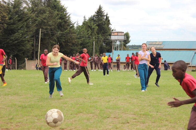 Molo Medical Team Play with Academy Children!
